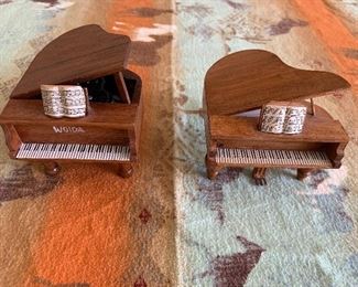 Small piano music boxes