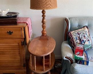 There are 2 of these end tables and 2 lamps