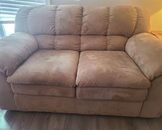 Microsuede love seat is in great condition. This loveseat is extremely comfortable and Measures 58" x 36" x 36". See matching sofa also in sale Lot number DR102. https://ctbids.com/#!/individualEstateSales/316/9887