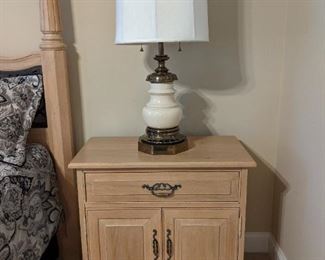 Thomasville nightstand 