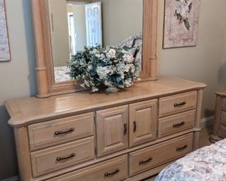 Stanley mirrored dresser