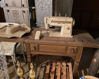 Singer Stylist Model 513 Sewing Machine