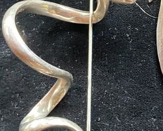 Modernist "Von Muselin signed Pin Sterling