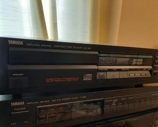 Yamaha AM/FM Stereo Tuner T-520 and Yamaha Compact Disc Player CD-X3
