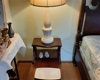 Vintage End Table with Lamp