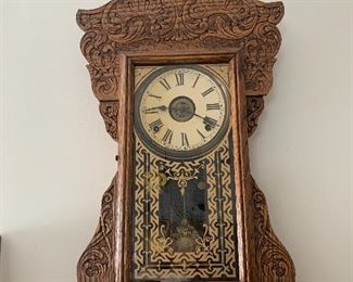 ANTIQUE OAK SHELF CLOCK