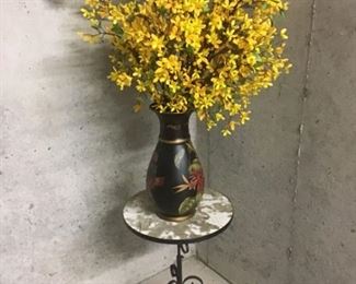 Parrot Vase Table