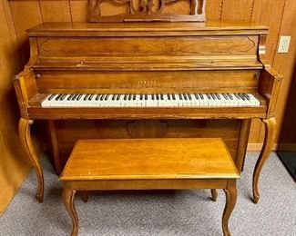 Yamaha upright piano - brown ( as is condition )