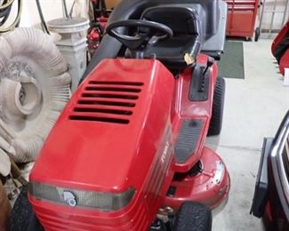 TORO WHEEL HORSE RIDING LAWN MOWER WITH TWIN BAGGER