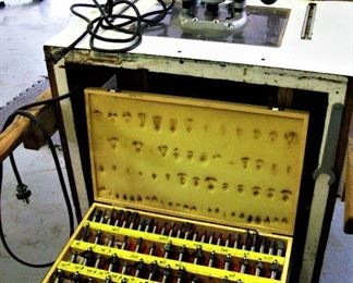 Porter-Cable Router comes with Router Bits - Table and other extras very nice! 