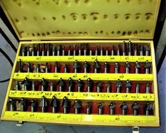 Porter-Cable Router comes with Router Bits - Table and other extras very nice! 