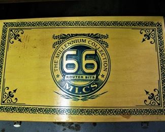 Porter-Cable Router comes with Router Bits - Table and other extras very nice! 