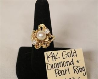 14k Gold Diamond Pearl ring 