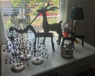 feeding time for dwarf deer