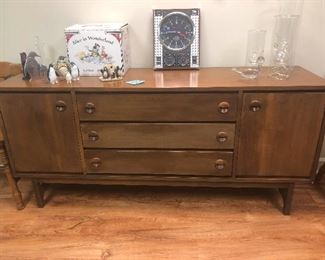 Sleek MCM Stanley Furniture lowboy dresser.