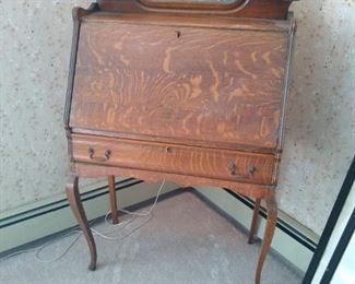 Oak Ladies Desk with Mirror Backsplash