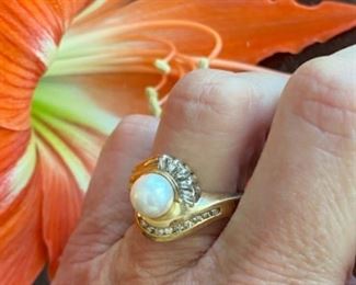 $325 14kt pearl and diamond ring 0.193oz size 6 