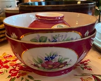 Vintage Set of 3 bowls in Excellent Condition  $25.00