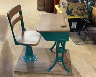 VINTAGE SCHOOLHOUSE DESK