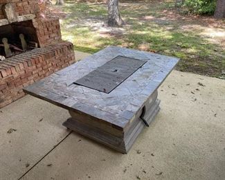 Free standing fire pit, self contained LP tank