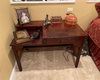 Arts / Crafts antique Missio oak desk. 