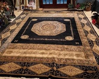 Beautiful wool rug, size to follow later in week. 