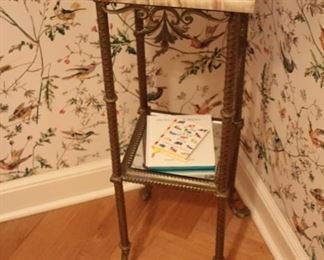 Onyx top stand