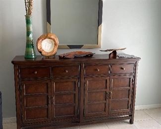 
Beautiful unit that can be use for a flat screen TV or for storage