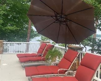 4 lounge chairs