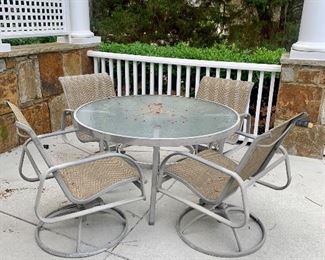 Outdoor table and 4 chairs