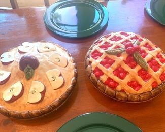 2 covered pie dishes