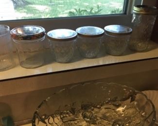 Snuff jars with lids