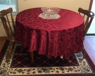 Small round table with 2 chairs