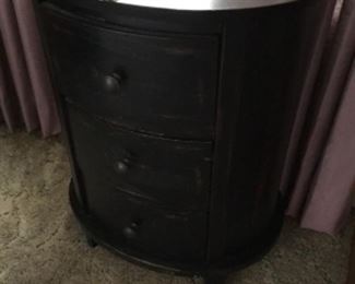 Small 3 drawer barrel chest 