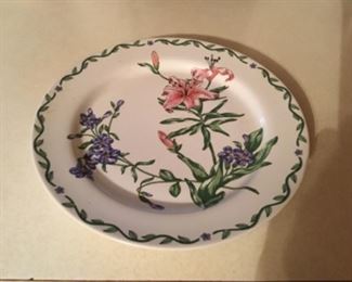 Front picture of Terrace Blossoms dinnerware set