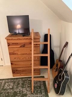 Ladder for bunkbeds and matching to a chest of drawers.