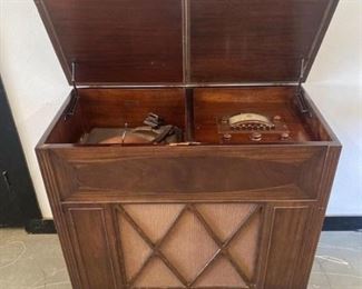 Vintage Ansley Radio With Record Player