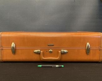 Vintage Samsonite Shwayder Suitcase!