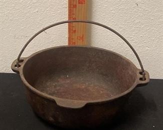 Vintage 2 Qt. Iron Kettle