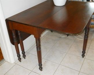 Gateleg table