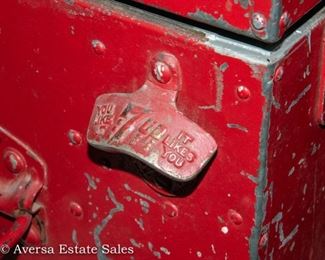 FULL GARAGE - Vintage Ice Chest