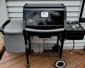 Weber grill - has cover