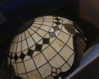 StAined glass pendant light fixture