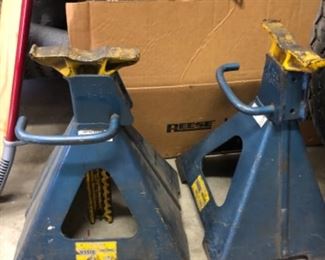 2 Walker HD Jack Stands. 5 %on Capacity 14.5/8in - 24.7/8in