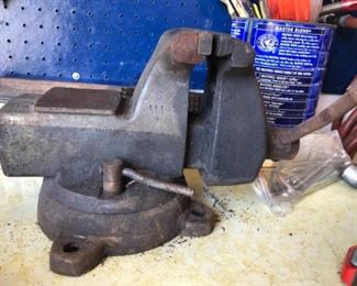 USA Wilton Mechanics  4 inch Vise 111055 with Swivel Base