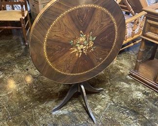 (c.1900-1950) Tilt-Top Round Side Table with Stenciled Folding Painted Top (30" Diameter) and Removable Legs/Feet 
