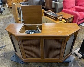 Mid Century Modern "Motorola Stereophonic Fidelity Cabinet by Heritage" (does not work)