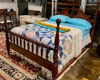 Vintage Mahogany Full Size Chippendale Style Bed with new Mattress/Boxsprings 