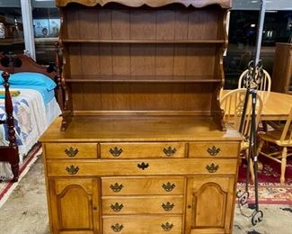 Vintage, "TELL CITY" Hard Rock Maple, gorgeous 2-Piece Hutch / Buffet Cabinet