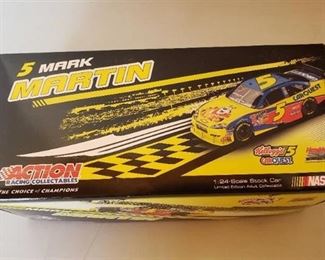 Mark Martin 5 Kelloggâs 2009 Impala Ss 1:24 Die-cast Autographed